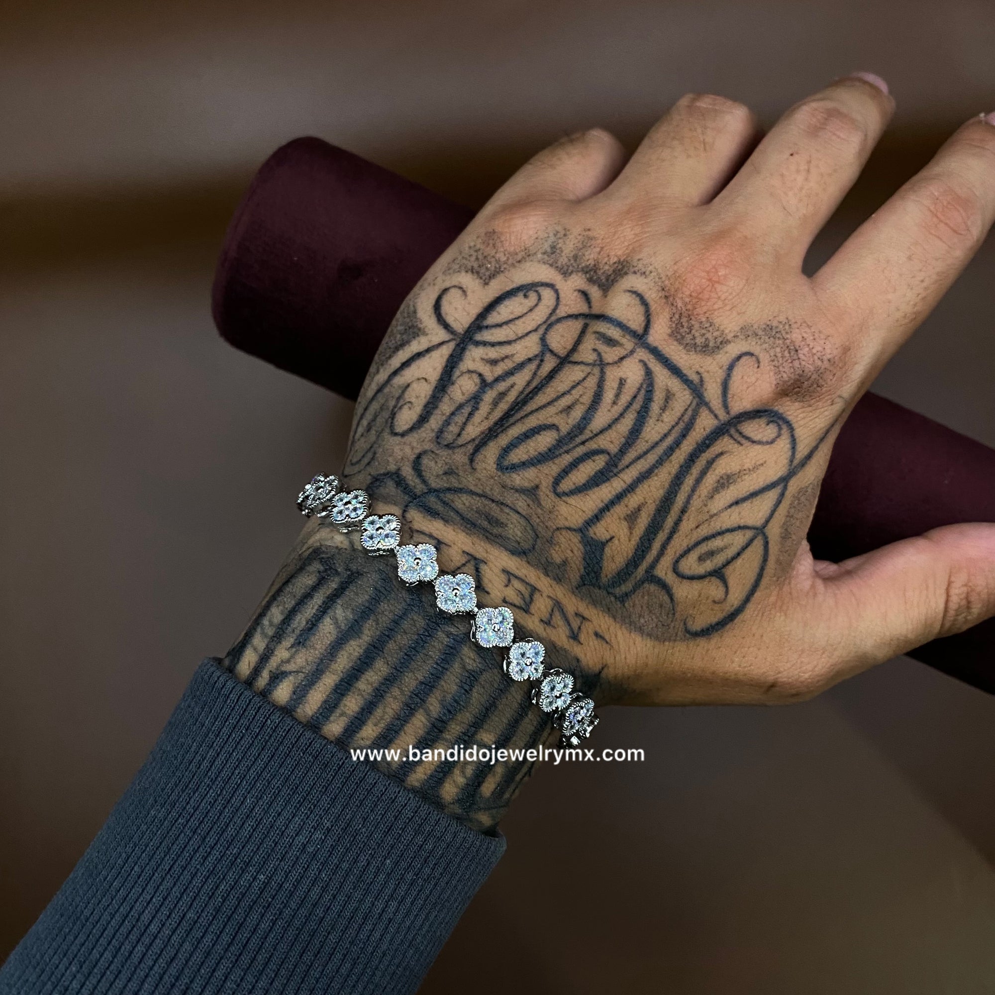 Trebol Blanco Chapado en Plata