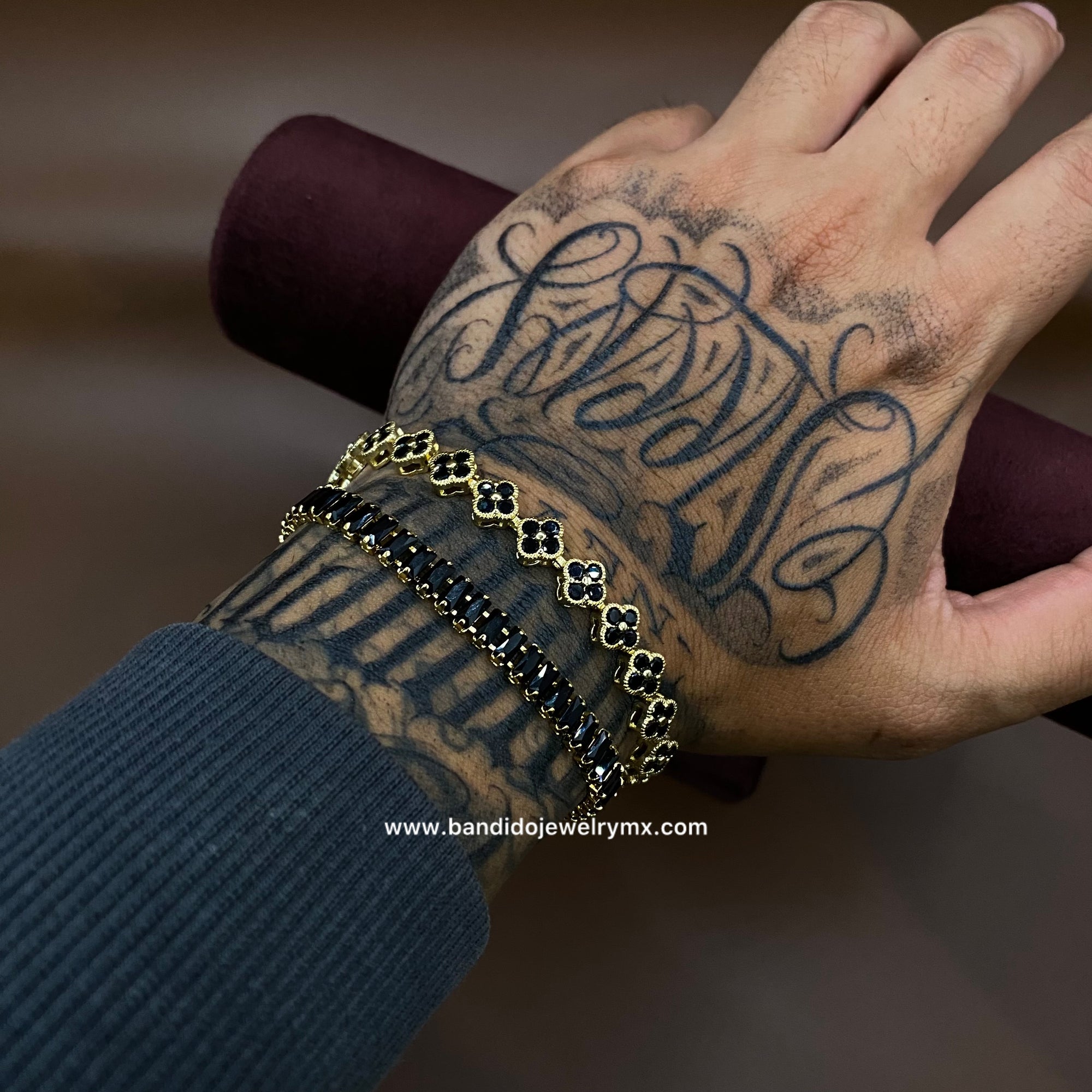 Duo Baguette + Trebol Negro Oro Laminado 18k