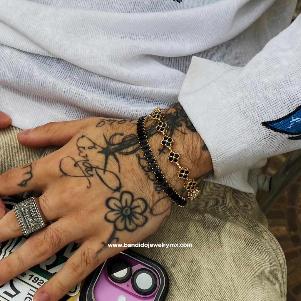 Duo Baguette + Trebol Negro Oro Laminado 18k