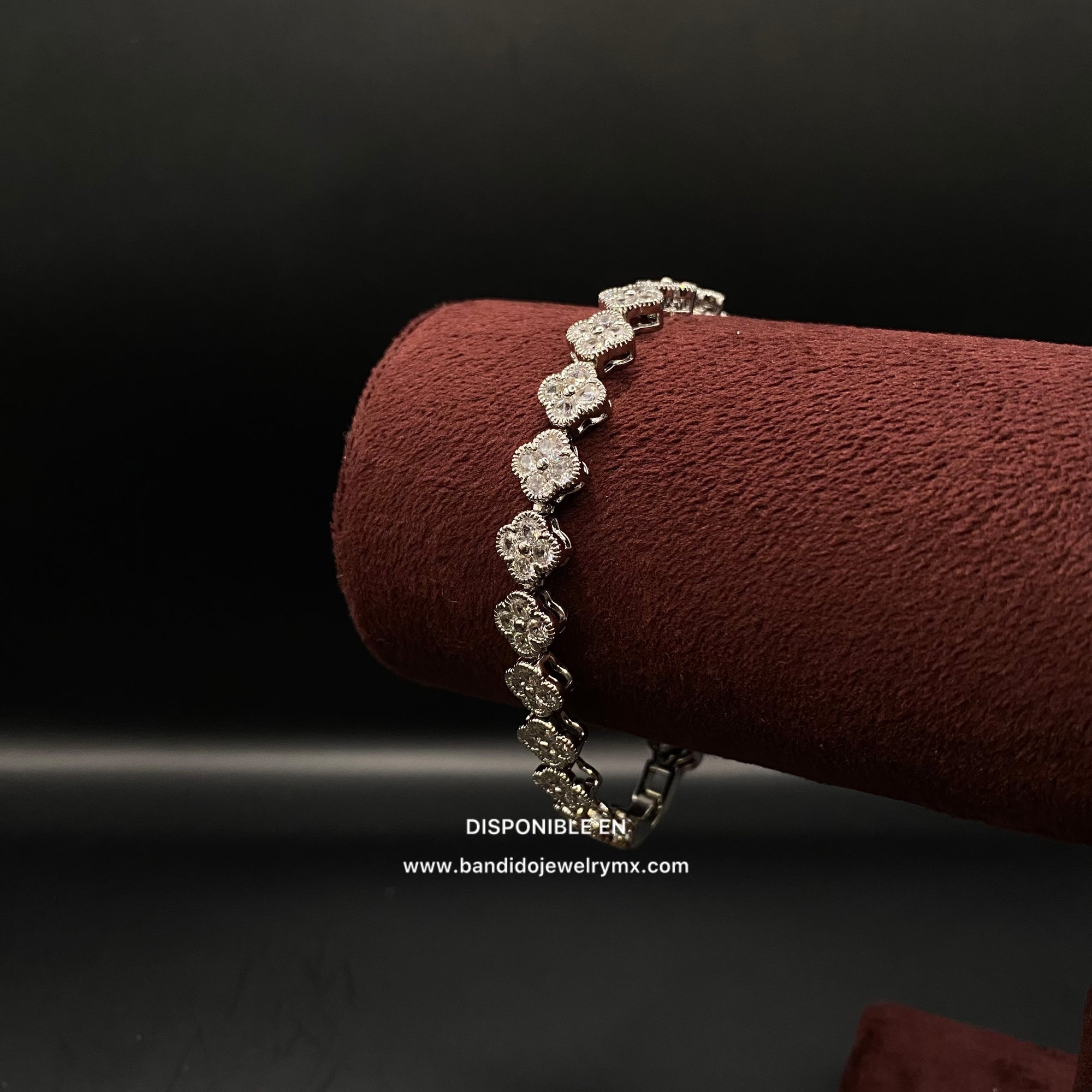 Trebol Blanco Chapado en Plata